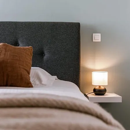 Huswell - Modern For Up To Five People Apartment