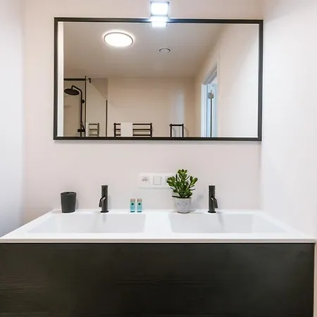 Huswell - Modern For Up To Five People *