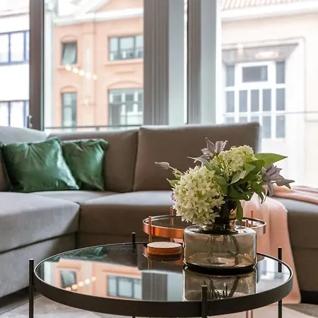 Huswell - Modern For Up To Five People Apartment