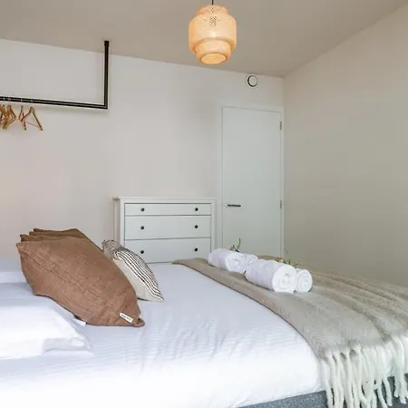 Huswell - Modern For Up To Five People Apartment *