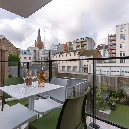 Huswell - Modern For Up To Five People