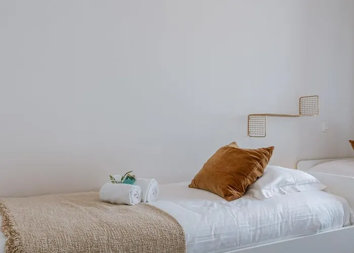 Huswell - Modern For Up To Five People 아파트 *